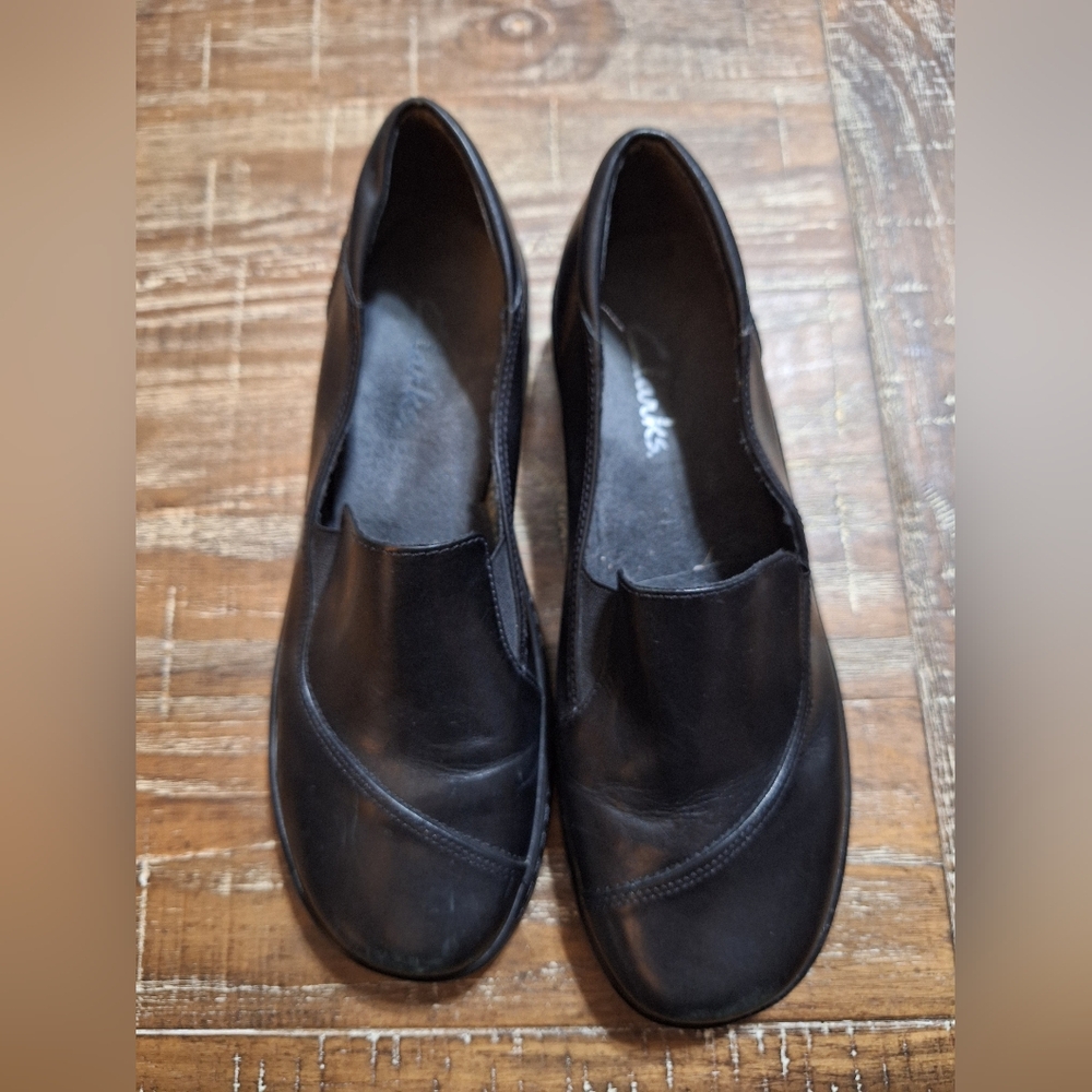 Clark's Ladies Size 9 M Black Leather Uppers Slip on Casual Shoes
